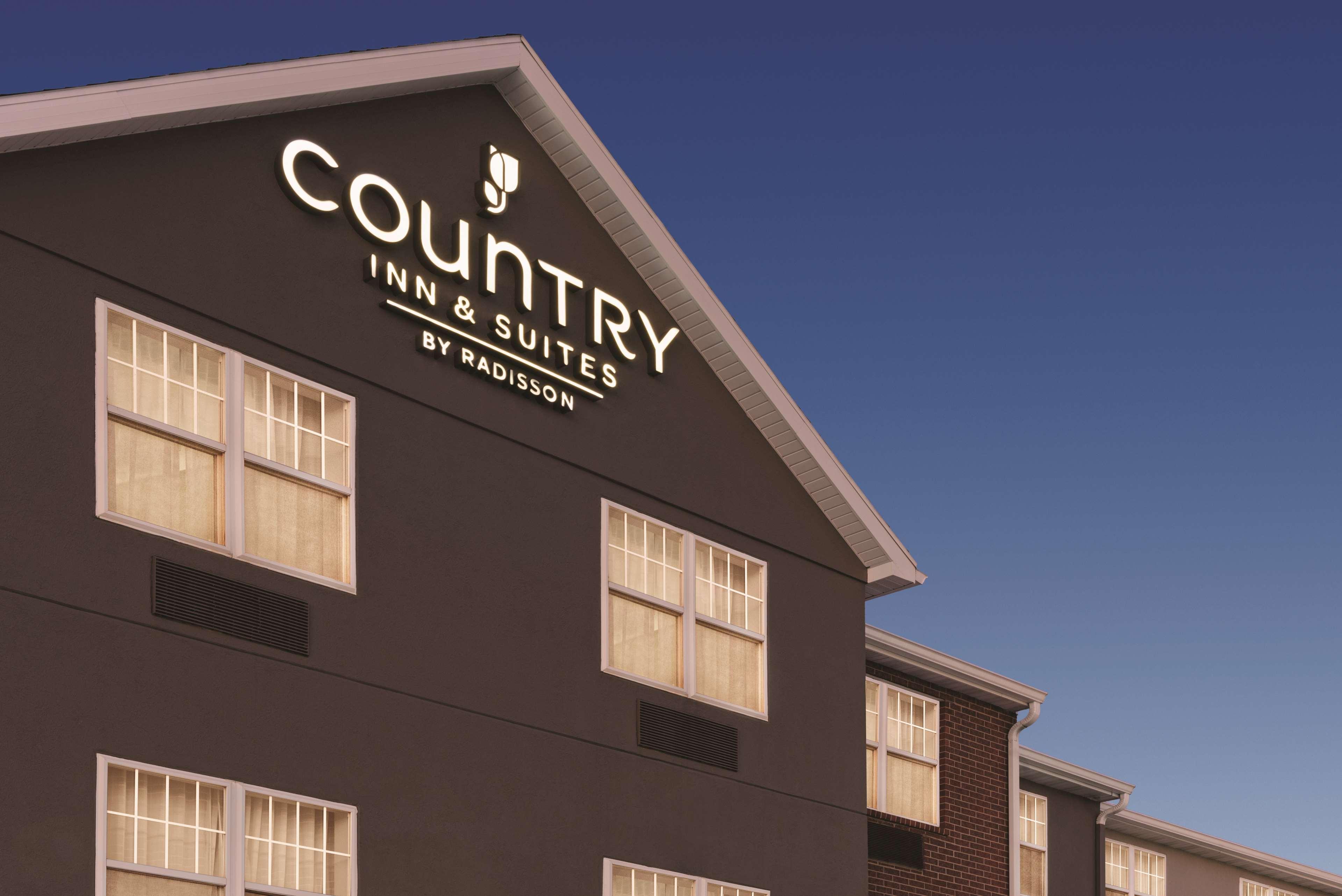 Country Inn & Suites By Radisson, Dubuque, Ia Exterior photo